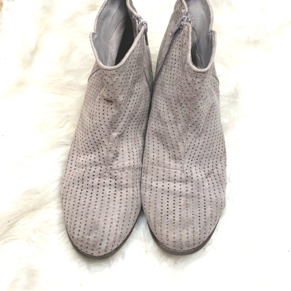 Gap perforated gray boots 10 - Picture 2 of 8